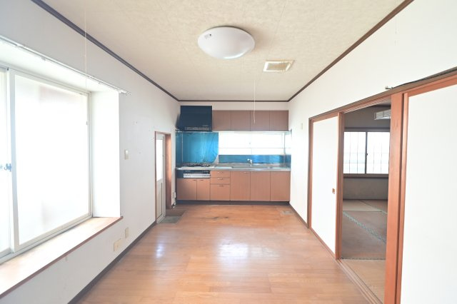 【居間・リビング】 | 黒石市北美町二丁目・中古住宅・平屋建て13.5坪