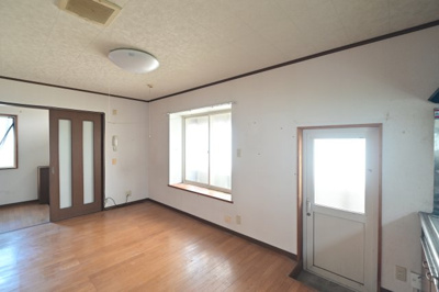 【居間・リビング】 | 黒石市北美町二丁目・中古住宅・平屋建て13.5坪