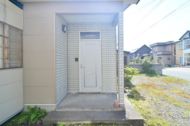 【玄関】 | 黒石市北美町二丁目・中古住宅・平屋建て13.5坪