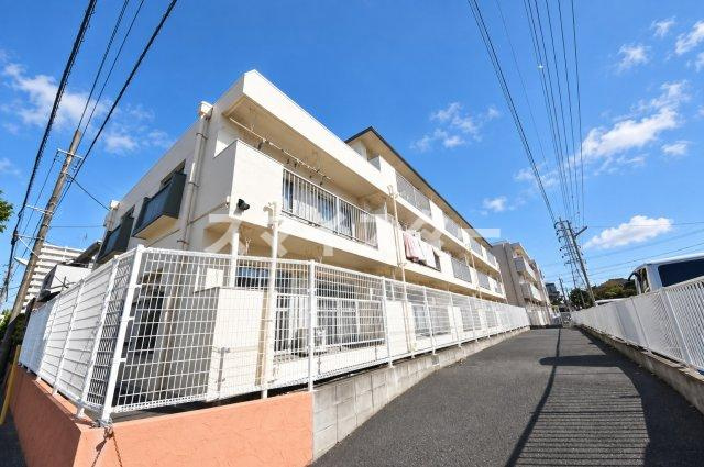 秀栄マンションのエントランス