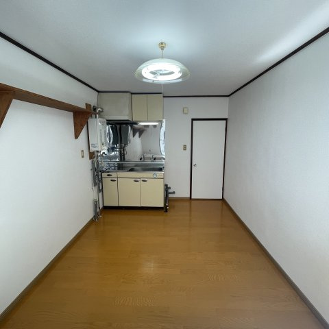 加地ハイツ1号棟の居間・リビング