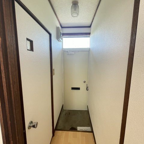 加地ハイツ1号棟の玄関