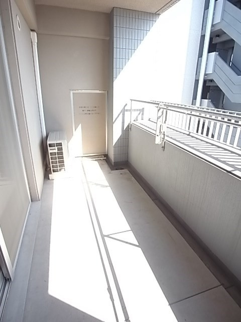 アーバネックス神戸駅前のバルコニー