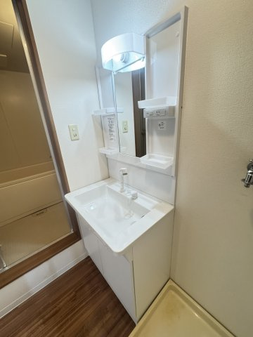 ベルトゥリー板宿　EASTの洗面所