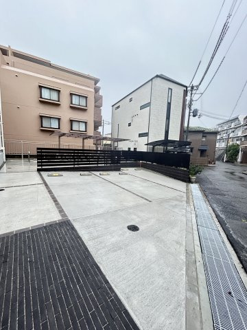 リブリ・中山手の駐車場