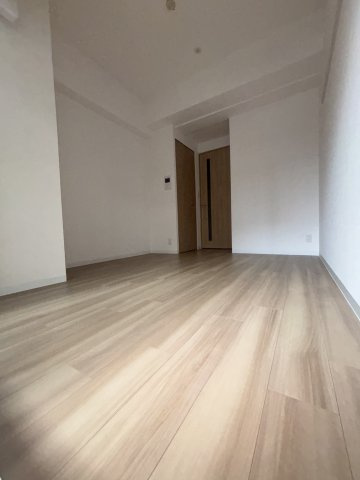 プレサンスみなと元町駅前の居間・リビング