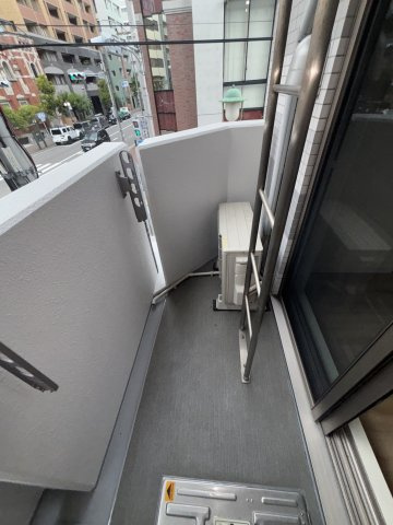 プレサンスみなと元町駅前のバルコニー