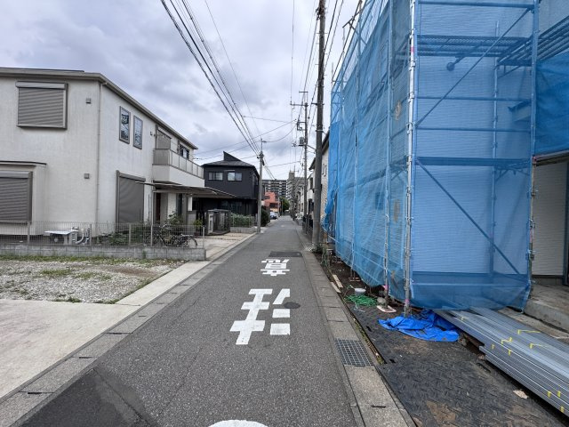 松戸市胡録台新築戸建の前面道路含む現地写真|北側前面道路
