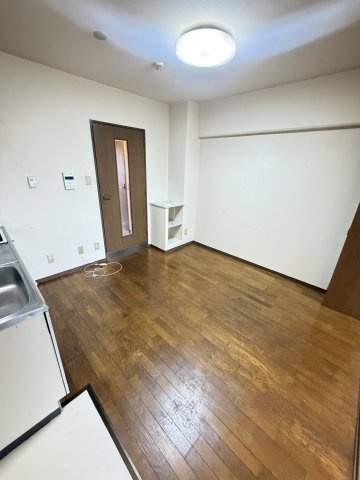 富士産業ビルの居間・リビング