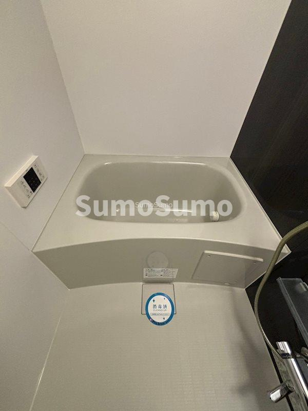 コンフォリア心斎橋EASTの浴室