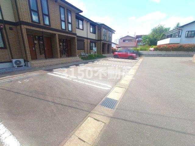 New Village 加納の駐車場
