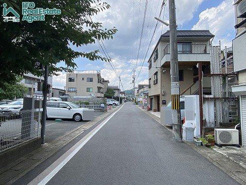 鹿ヶ谷西寺ノ前町 建築条件無し 土地の前面道路含む現地写真