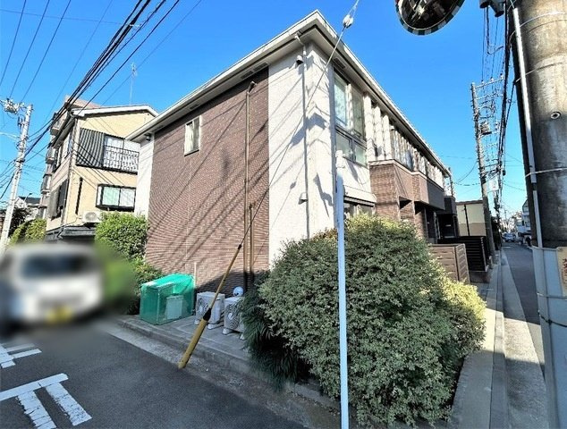 横浜市神奈川区六角橋２丁目のアパートの外観