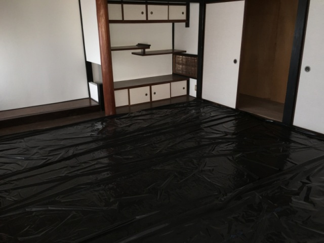 山幸商会本町貸家の洋室