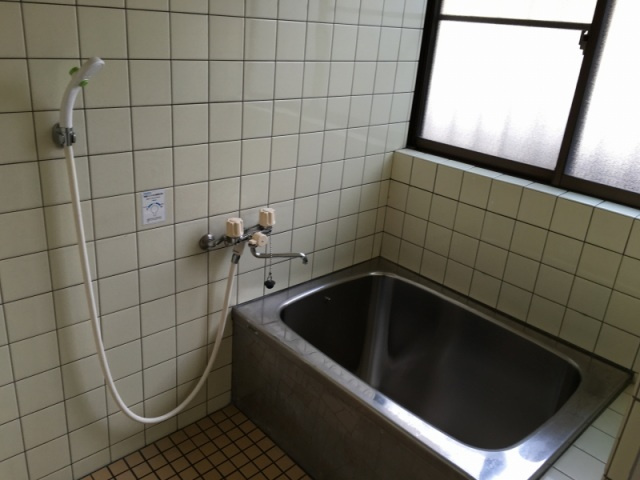 山幸商会本町貸家の浴室