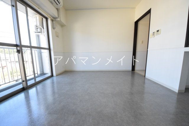 【寝室】 | Ａ＆Ｍマンションリトルパウ | 開放的な寝室です