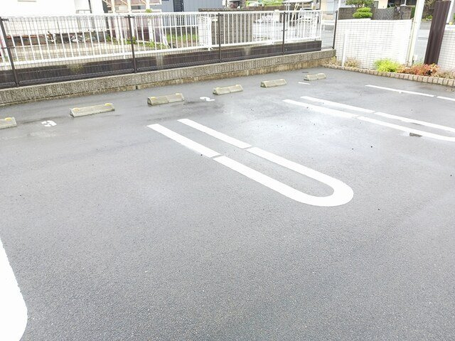 ガーベラコートの駐車場