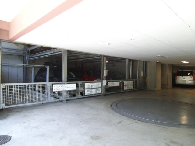 ルピナス赤羽駅前カーディナルタワーの駐車場|１階の駐車場です