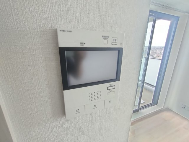 ソライエアイル岩槻のセキュリティ|TVモニター付きインターホンです(オートロックエントランス)