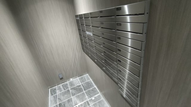ソライエアイル岩槻のロビー|集合ポストです