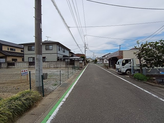 高崎市矢中町売土地の前面道路含む現地写真