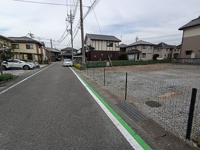 高崎市矢中町売土地の前面道路含む現地写真