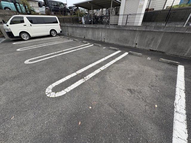 ソレイユ広野の駐車場