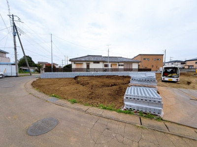 【前面道路含む現地写真】 | 【上野台第60期　現地外観】
※令和８年７月時点
