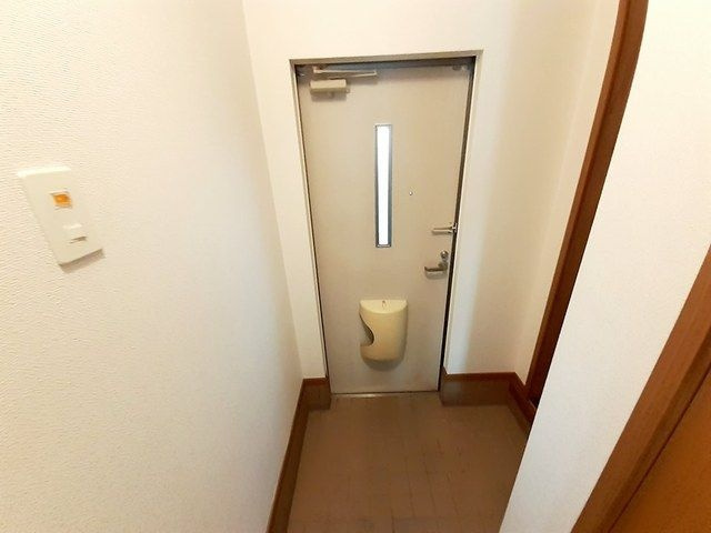 リバー・イースト・飯倉Ｂの玄関