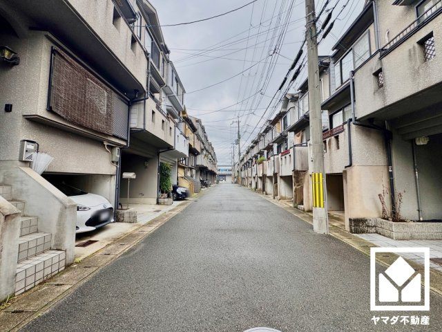 伏見区久我石原町の前面道路含む現地写真