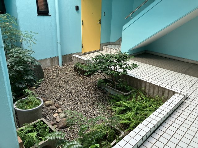 トップヒルズフラットのロビー