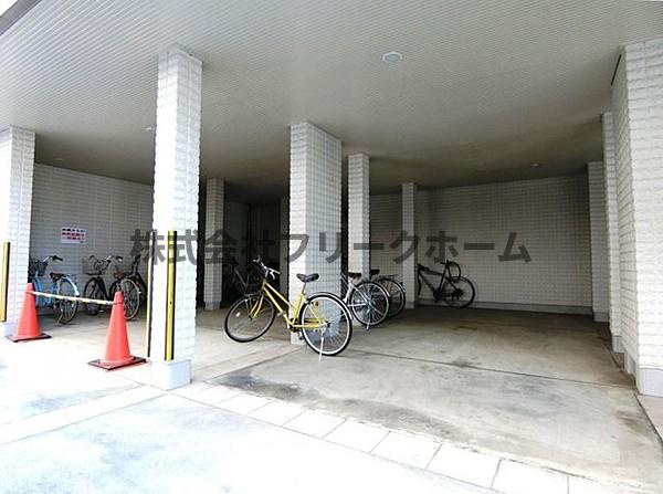 武蔵野市中町３丁目の賃貸マンションの駐車場