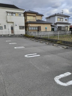 【駐車場】 | アヴェニール岩出Ⅱ | 駐車場があるので、車を買う予定の方も安心です