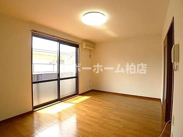 【仲介手数料：50％OFF】対象物件！の内装|開放的な寝室です