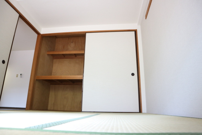 【内装】 | 盛大パレス | 明るい和室です