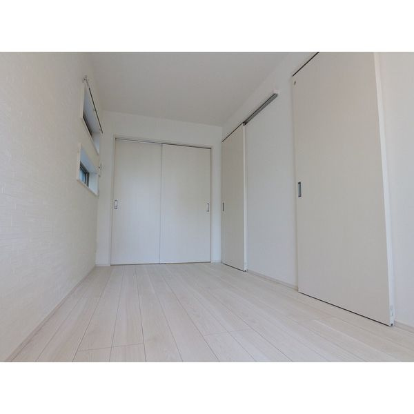 REGALEST豊田本町の洋室