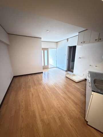 西島ビルの居間・リビング