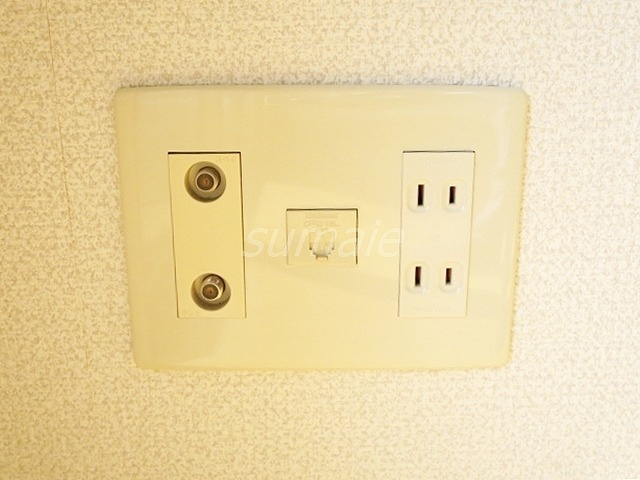 秀華六番館のその他|コンセント、TV線、電話線です♪