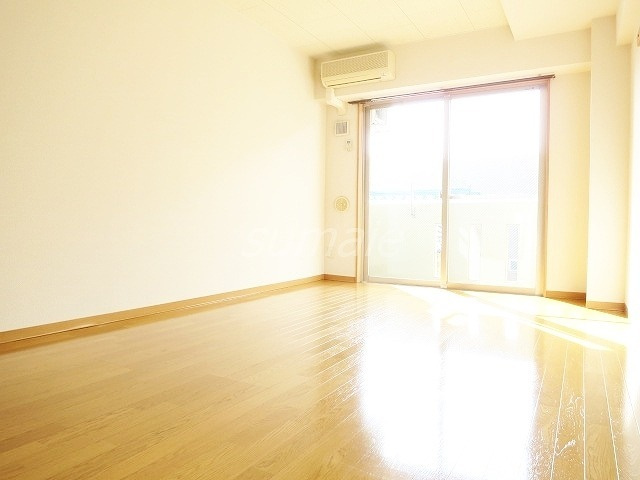 秀華六番館の居間・リビング|南西向きです♪