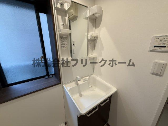 武蔵野市吉祥寺本町３丁目の賃貸マンションの洗面所