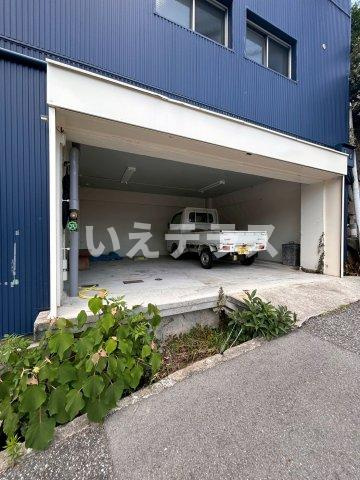 鶯橋マンションの駐車場