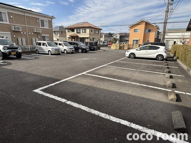 ハイツパークサイドの駐車場