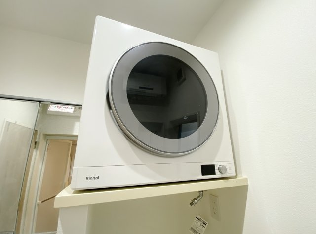 板橋区仲町 限定1棟のその他|家事負担の減少や乾燥時間の短縮が可能です
天候や時間を気にせず洗濯でき花粉や生乾き臭対策にもなります
ふわふわな仕上がりが嬉しい設備です
