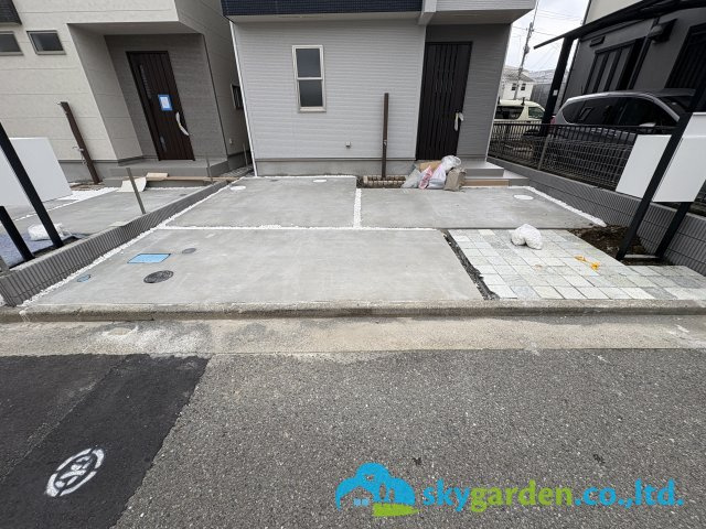 茅ヶ崎市東海岸南6丁目　新築戸建　全３棟１号棟の駐車場|車種により２台駐車可