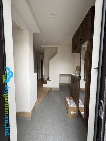 茅ヶ崎市東海岸南6丁目　新築戸建　全３棟１号棟の玄関|広い玄関です