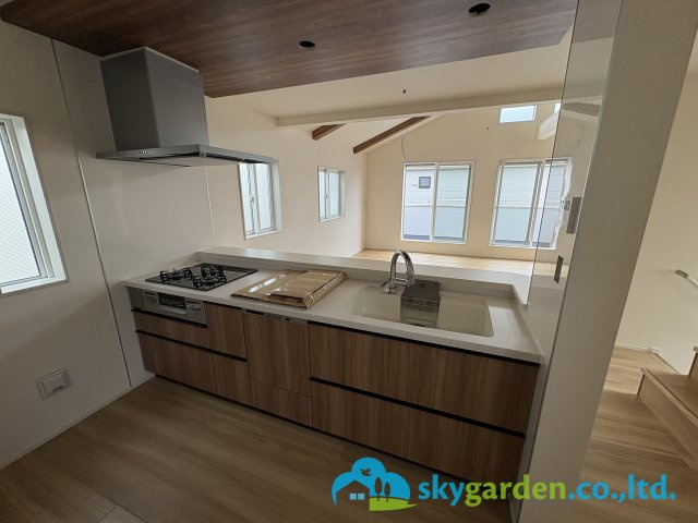 茅ヶ崎市東海岸南6丁目　新築戸建　全３棟１号棟のキッチン|使いやすいシステムキッチン
会話が弾む対面キッチン