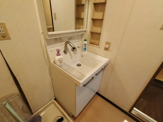 ウイング稲荷町の独立洗面台