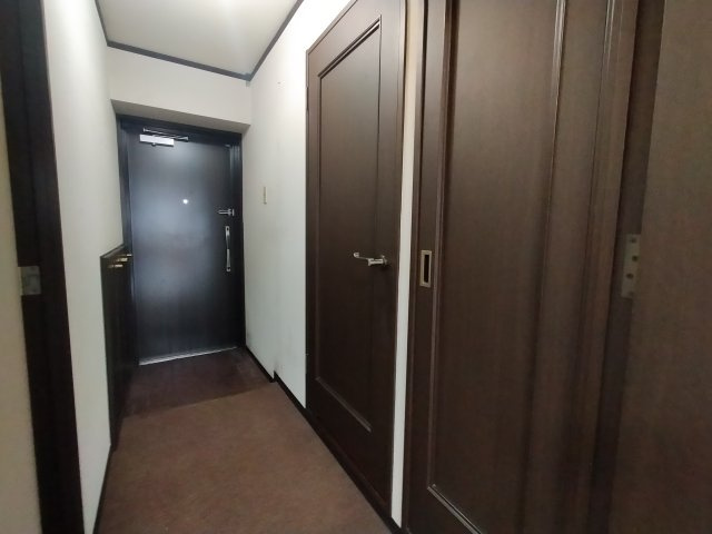 ウイング稲荷町の玄関