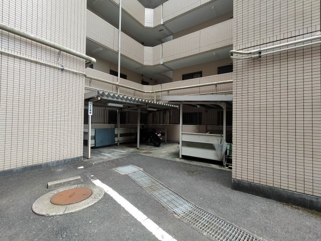 ウイング稲荷町の駐輪場