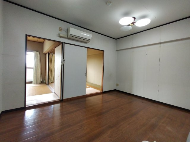 ウイング稲荷町の居間・リビング